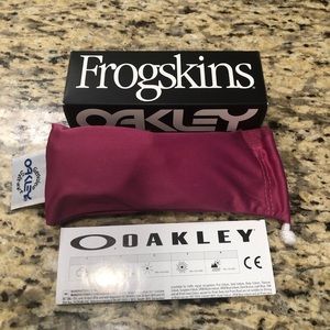 Oakley Frogskin Lite - Matte Black, Grey lens
